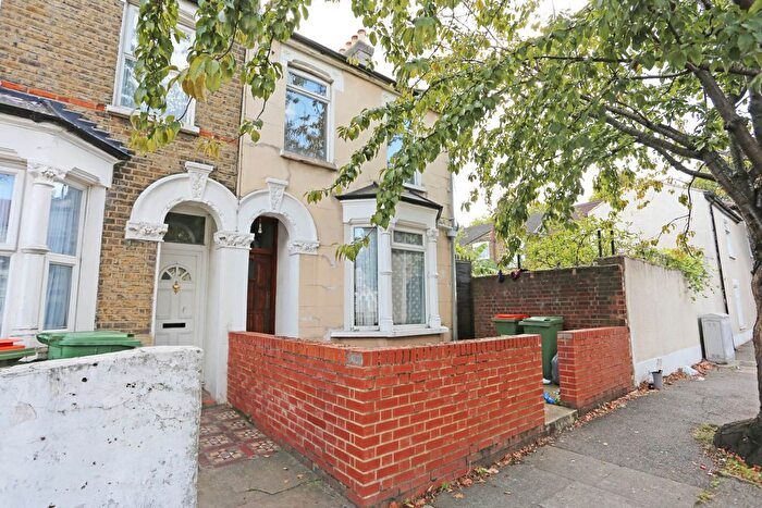 2 Bedroom End Of Terrace House To Rent In Olive Road, Plaistow, E13