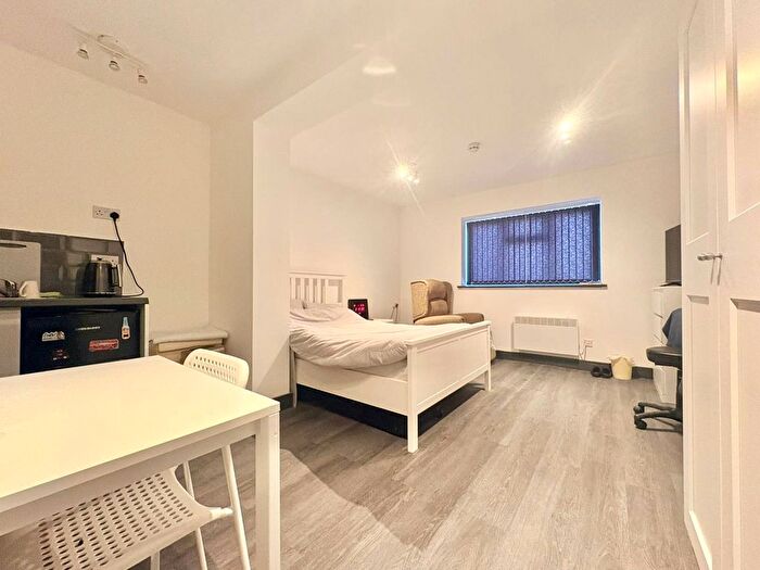 1 Bedroom Studio To Rent In Wellington Avenue, Hounslow, TW3