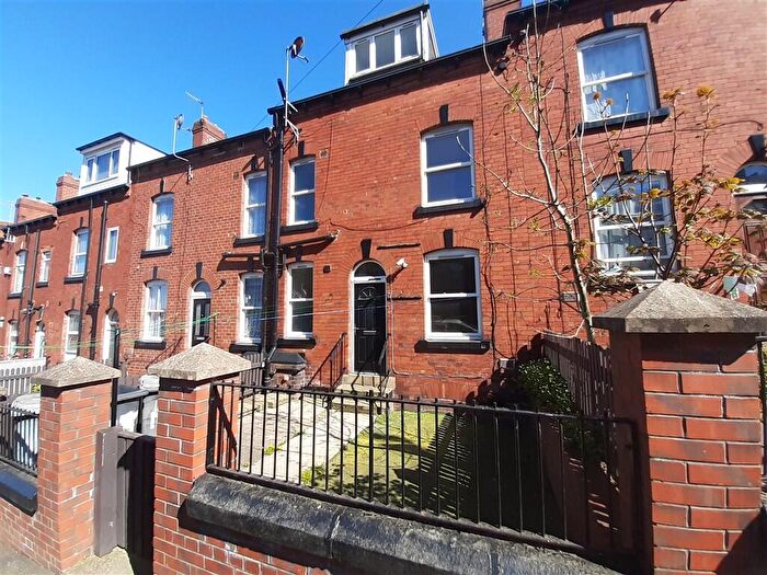 2 Bedroom Terraced House For Sale In Barton Terrace, Leeds, LS11