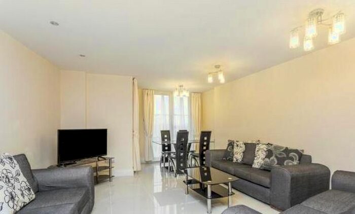 3 Bedroom Flat To Rent In Palgrave Gardens, London, NW1