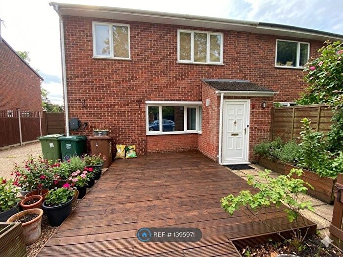 4 Bedroom Semi-Detached House To Rent In Broadacre, Staines-Upon-Thames, TW18