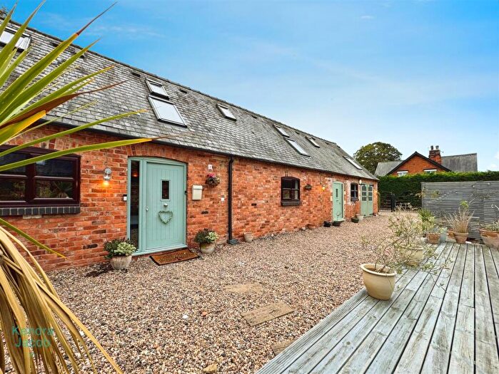 5 Bedroom Barn Conversion For Sale In Great North Road, Barnby Moor, Retford, DN22