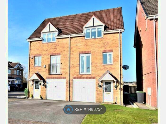 3 Bedroom Semi-Detached House To Rent In Richmond Drive, North Hykeham, Lincoln, LN6