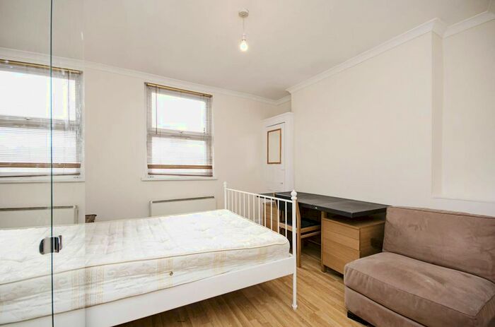 2 Bedroom Flat To Rent In Ridley Road, Dalston, London, E8