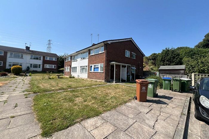 2 Bedroom Maisonette To Rent In Alton Close, DA5