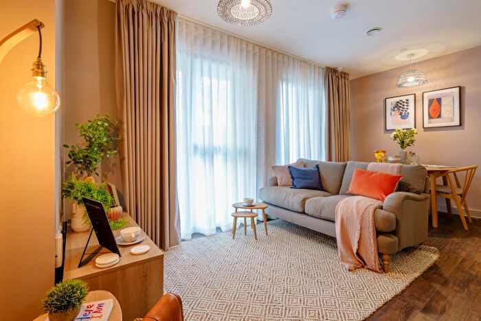 Apartment To Rent In Canada Gardens, London, HA9