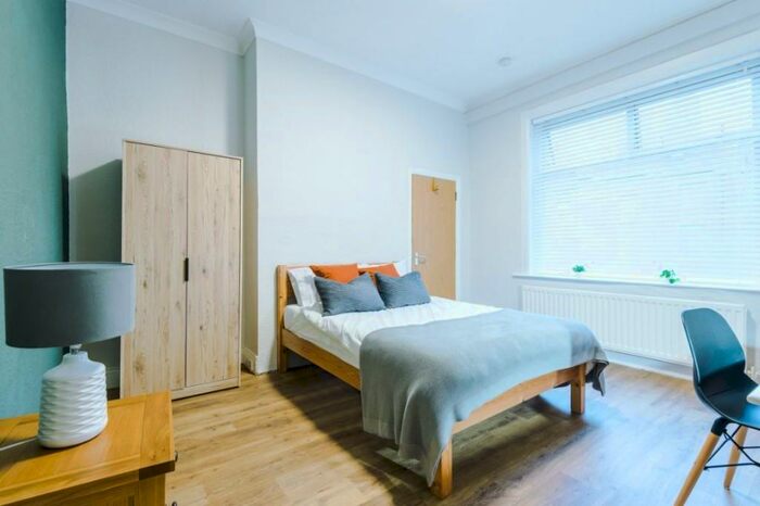 4 Bedroom Maisonette To Rent In Jesmond Road, Newcastle Upon Tyne, NE2