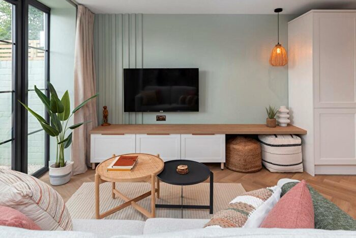 2 Bedroom Apartment To Rent In Yarborough Road - Bedroom En Suite Apt - /, LN1