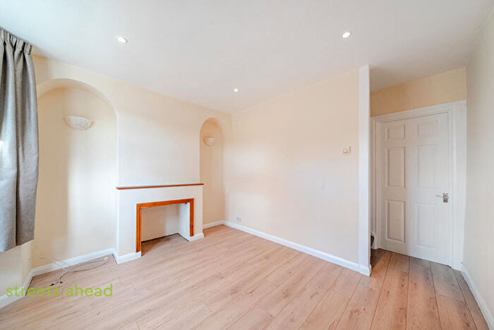 2 Bedroom End Of Terrace House For Sale In St. Peters Street, South Croydon, CR2