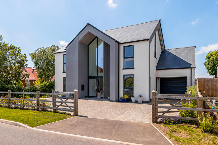 4 Bedroom Detached House For Sale In Fen Road, Stickford, Lincolnshire, PE22