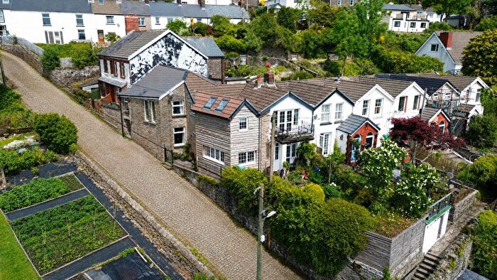 4 Bedroom Semi-Detached House For Sale In Heol-y-beiliau, Llantrisant, Pontyclun, Rhondda Cynon Taff., CF72