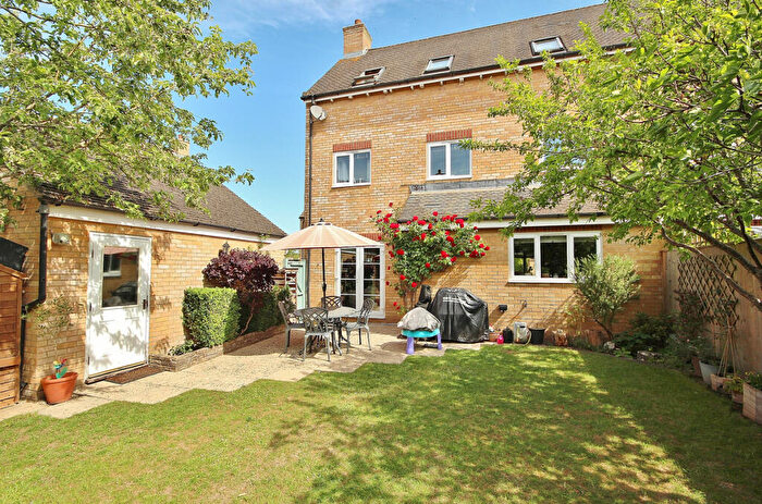 4 Bedroom End Of Terrace House For Sale In Cherry Tree Court, Witney, OX28