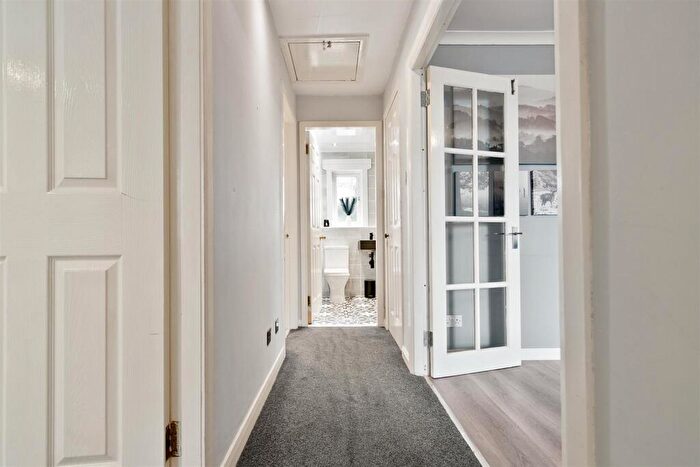 2 Bedroom Flat To Rent In Beechwood Drive, Alexandria, G83