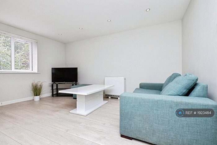 2 Bedroom Flat To Rent In John Maurice Close, London, SE17