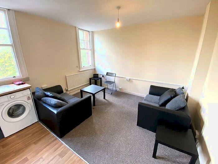 3 Bedroom Apartment To Rent In Aylward Street, Portsmouth, PO1