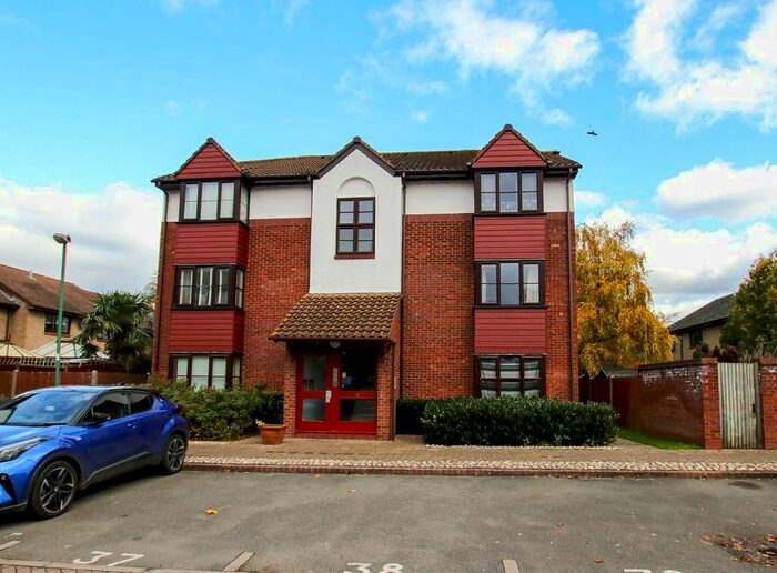 Studio To Rent In Violet Close, Hackbridge, SM6