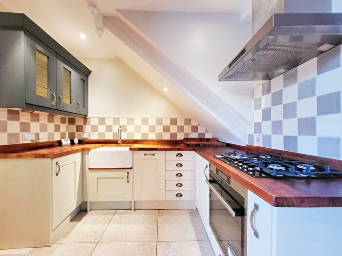 2 Bedroom Flat To Rent In Clyde Road, West Didsbury, Manchester, M20