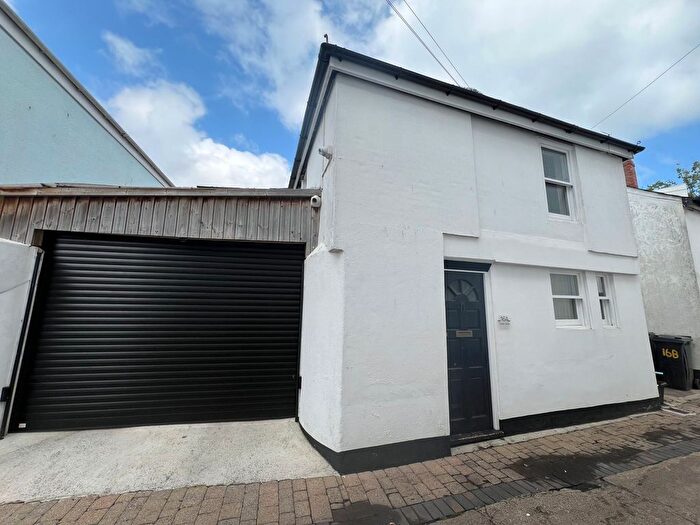 2 Bedroom Flat To Rent In French Street, Teignmouth, TQ14