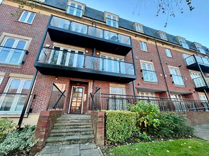 2 Bedroom Flat To Rent In Marsh Road, Pinner, HA5