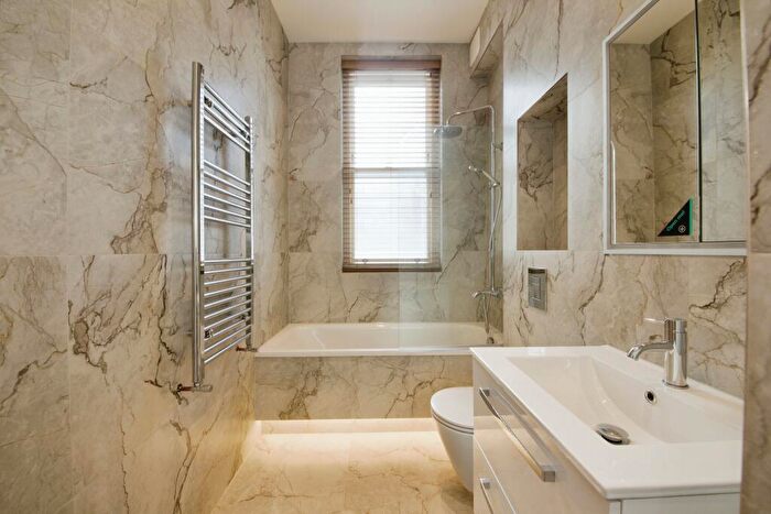 4 Bedroom Apartment To Rent In Rowhill Road, Hackney, E5