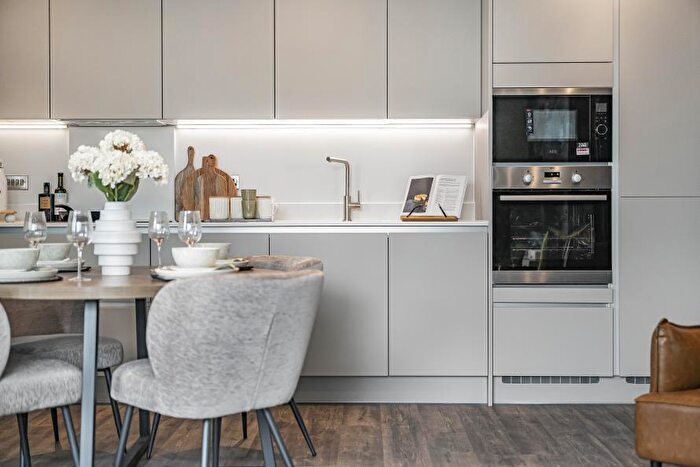 3 Bedroom Apartment For Sale In Canalside Quarter, Oxford, Oxfordshire, OX2