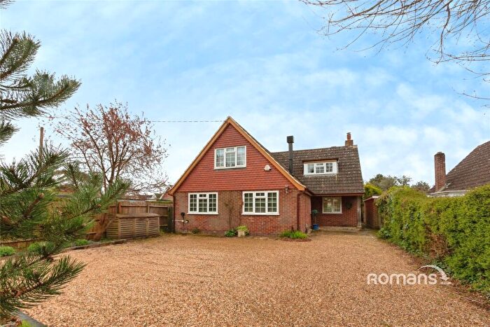 3 Bedroom Detached House To Rent In Ash Green Lane East, Ash Green, Aldershot, GU12