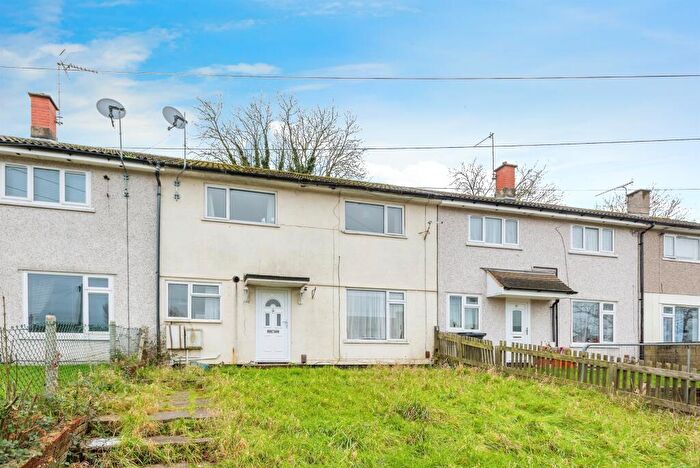 3 Bedroom Terraced House For Sale In Ramsbury Avenue, Swindon, SN2