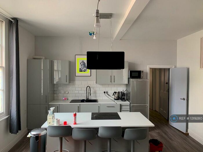 8 Bedroom Flat To Rent In The Parade, Leamington Spa, CV31