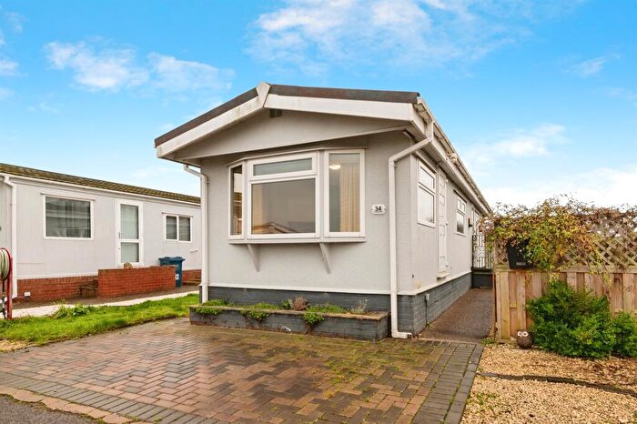 2 Bedroom Park Home For Sale In Tollerton Lane, Tollerton, Nottingham, NG12