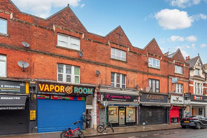 Studio To Rent In High Road, Willesden, London, NW10