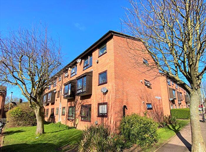 1 Bedroom Flat To Rent In Wellington Court Chivalry Road Wandsworth Common, SW11