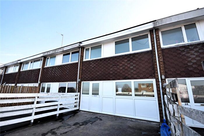 3 Bedroom Flat To Rent In Jansel Square, Aylesbury, HP21