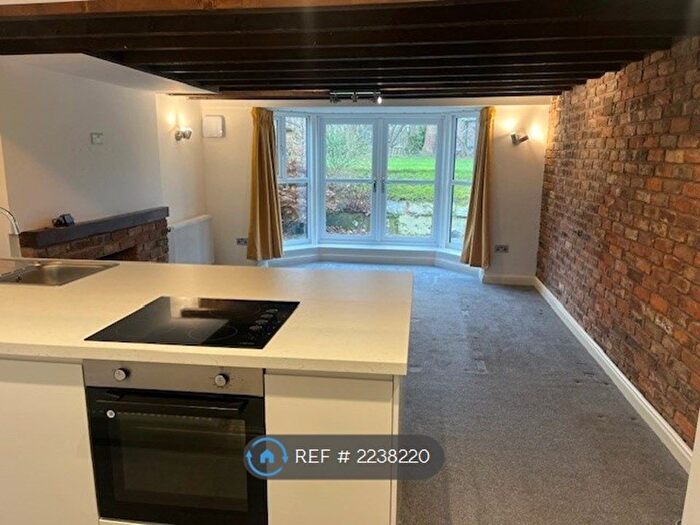 2 Bedroom Flat To Rent In Alexandra Road, Sale, M33