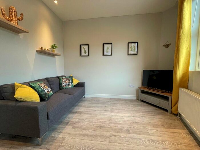 1 Bedroom Apartment To Rent In Battersea High Street, Battersea, SW11