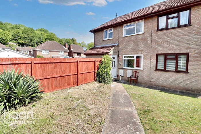 3 Bedroom Semi-Detached House For Sale In Brendon Avenue, Chatham, ME5