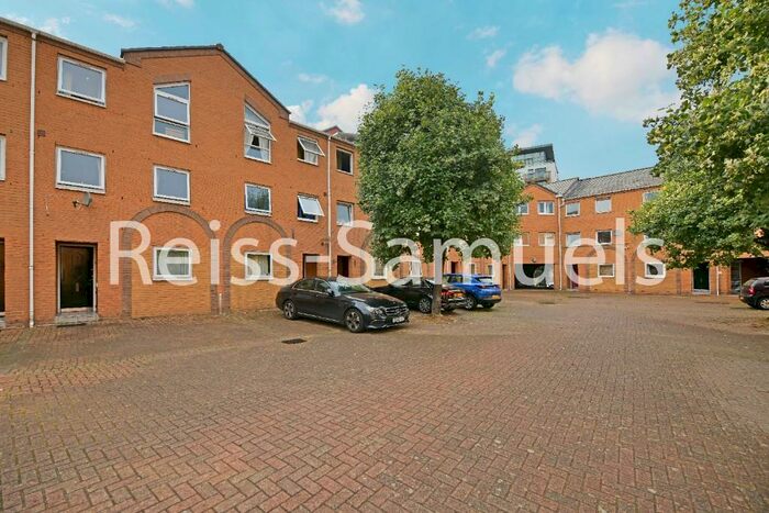 5 Bedroom Town House To Rent In Cyclops Mews, Canary Wharf, London, E14
