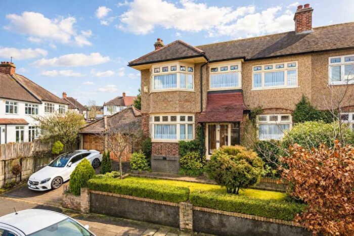 3 Bedroom Semi Detached House For Sale In Cheviot Road, Streatham, SE27