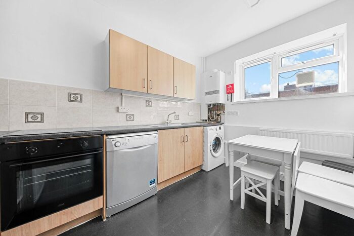 4 Bedroom Flat To Rent In Crowndale Road, Camden, NW1
