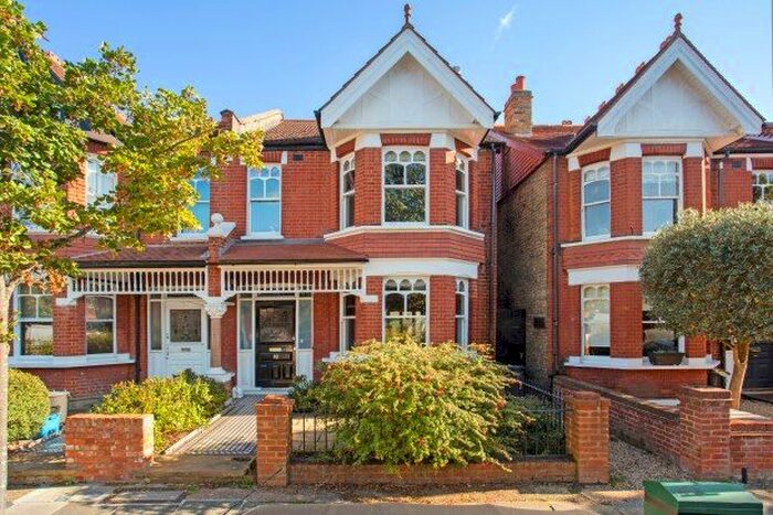 4 Bedroom Property To Rent In Copthall Gardens, Twickenham, TW1