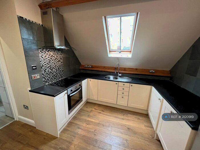 2 Bedroom Flat To Rent In Lincoln House, Rugby, CV22