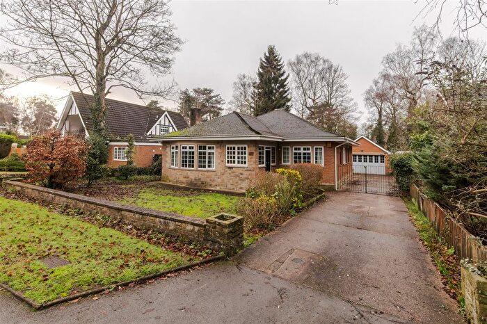 3 Bedroom Detached Bungalow For Sale In Lakeside Drive, Scunthorpe, DN17
