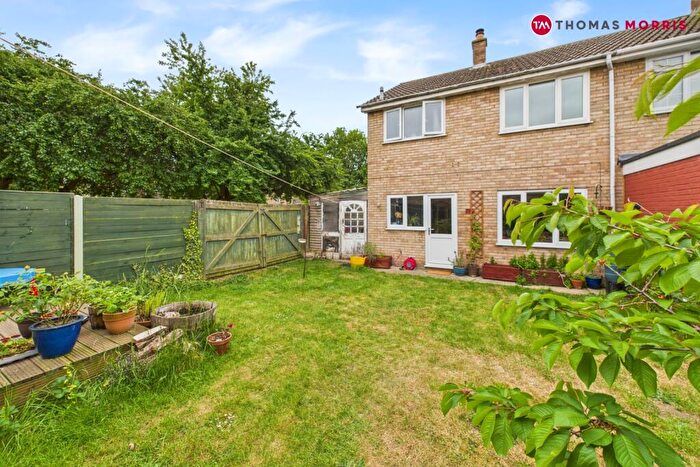 3 Bedroom Semi-Detached House For Sale In Gordon Road, Little Paxton, St. Neots, Cambridgeshire, PE19
