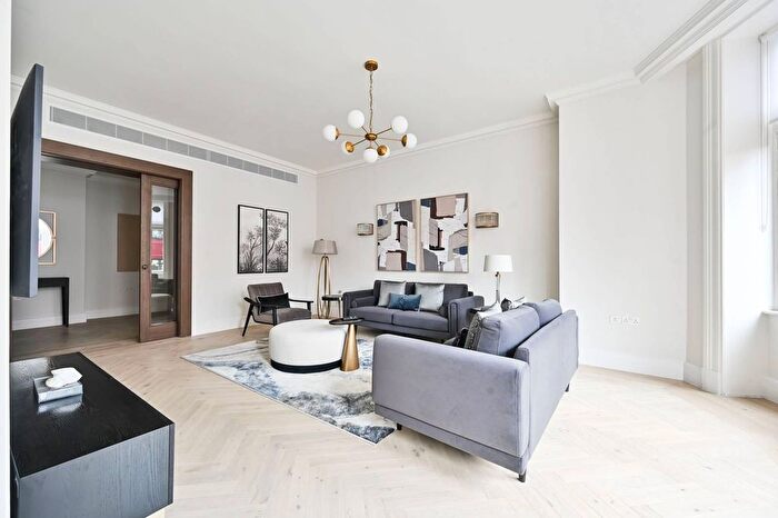 5 Bedroom Flat To Rent In Kensington Road, Kensington, London, W8