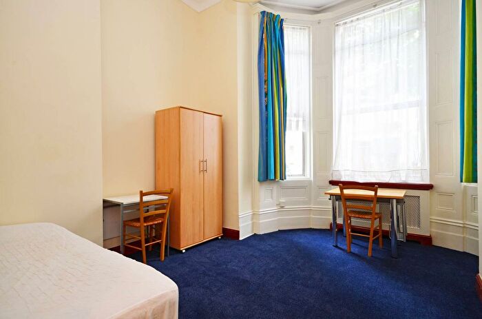 2 Bedroom Flat To Rent In Penywern Road, Earls Court, London, SW5