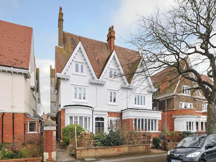 2 Bedroom Apartment To Rent In Grimston Gardens, Folkestone, CT20