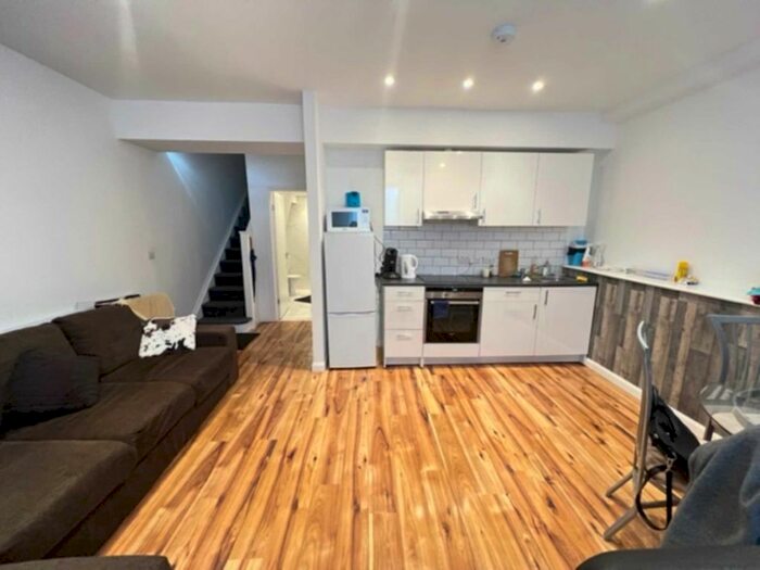 1 Bedroom Flat To Rent In Portway, Stratford, E15