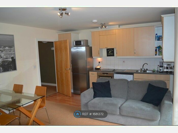 2 Bedroom Flat To Rent In Victoria Road, London, W3