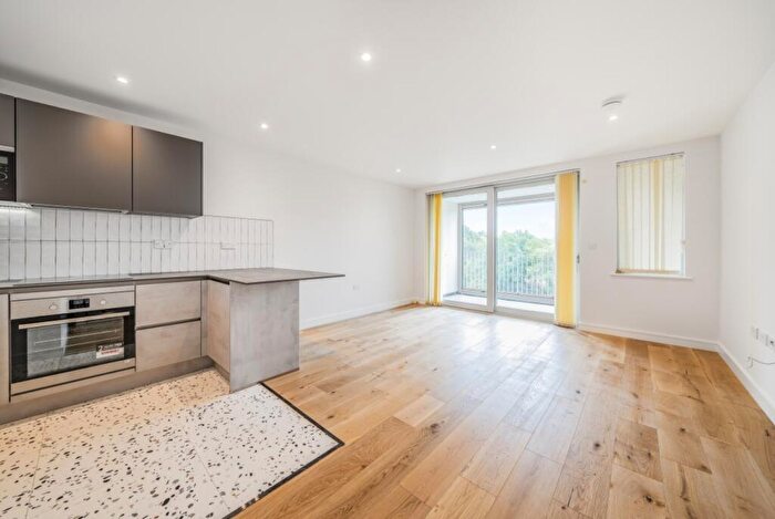 2 Bedroom Flat To Rent In Commonside East, Mitcham, CR4