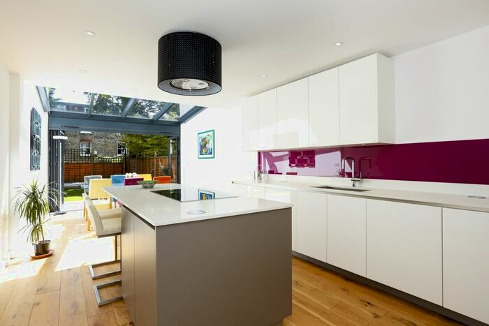 6 Bedroom Flat To Rent In Schubert Road, London, SW15