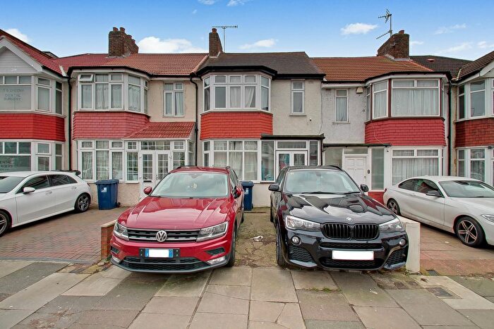 3 Bedroom Terraced House For Sale In Ruislip Road, Greenford, UB6